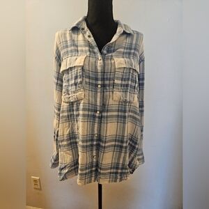 American Eagle Outfitters Blue and White Plaid Button Down Shirt